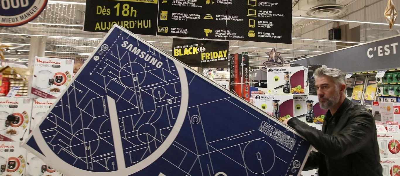 Η Γαλλία θα εξαγγείλει χαλάρωση των μέτρων για να σωθεί η οικονομία - Με αρχή την «Black Friday»